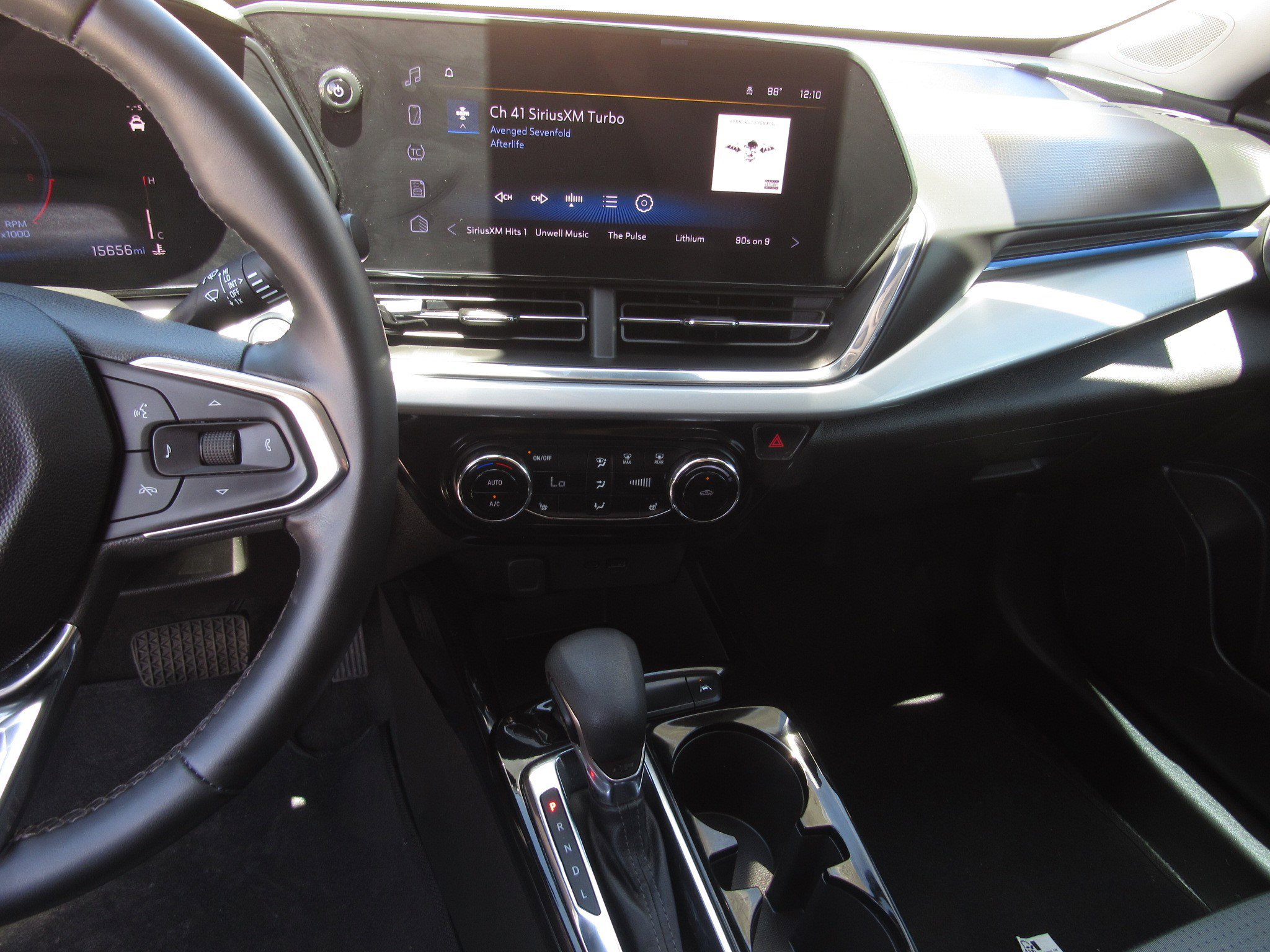 Used 2025 Chevrolet Trax LT w/ LT Convenience Package FWD image 17