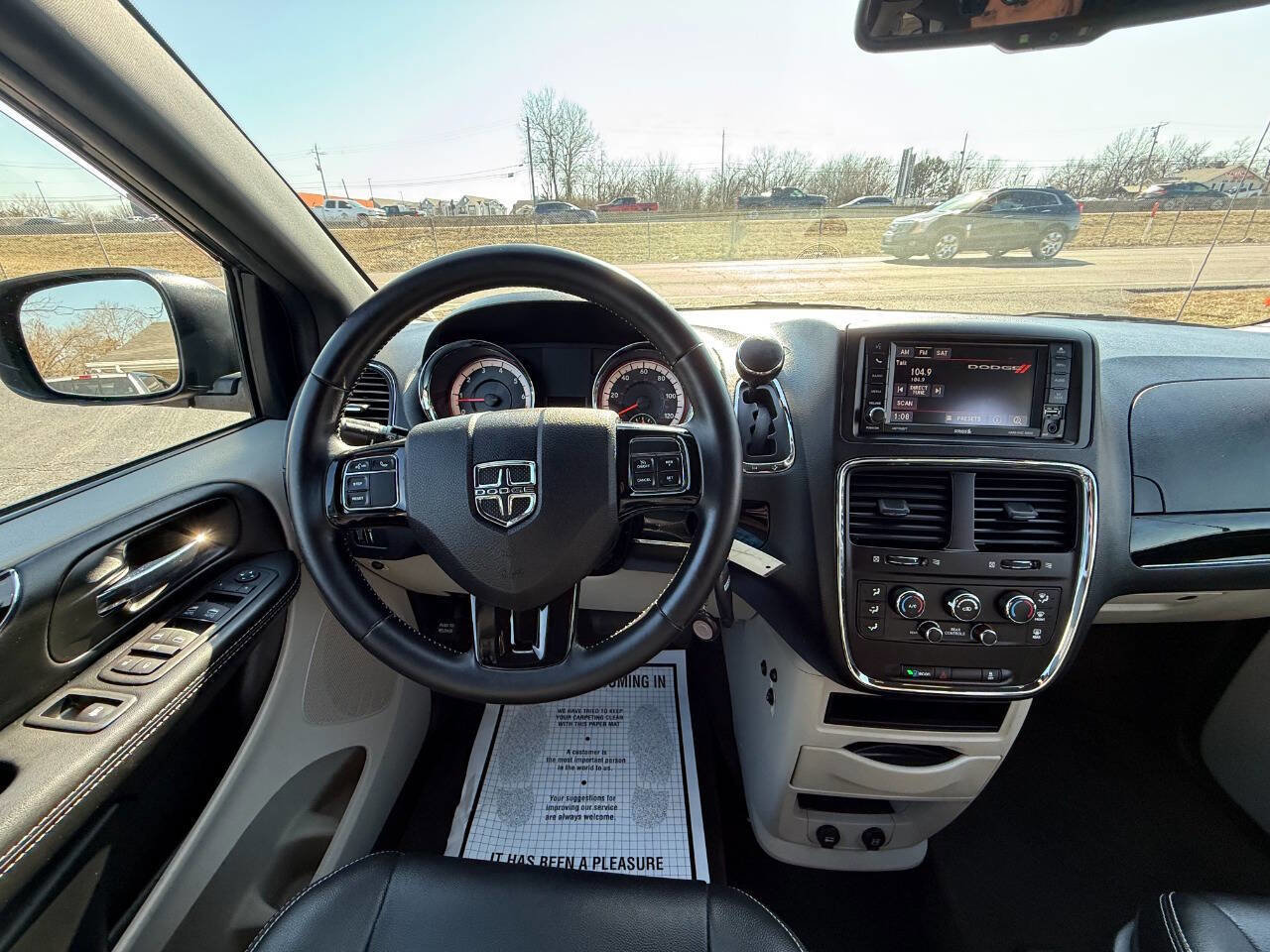 Used 2017 Dodge Grand Caravan SXT image 13