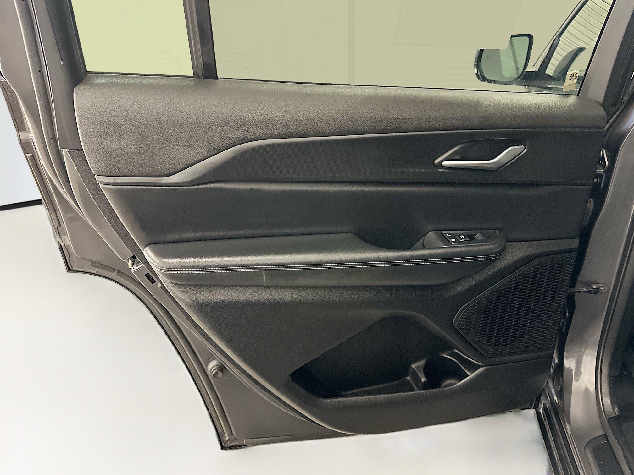 Used 2024 Jeep Grand Cherokee L Laredo image 26