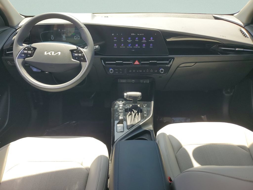 Used 2025 Kia Niro EX FWD image 11