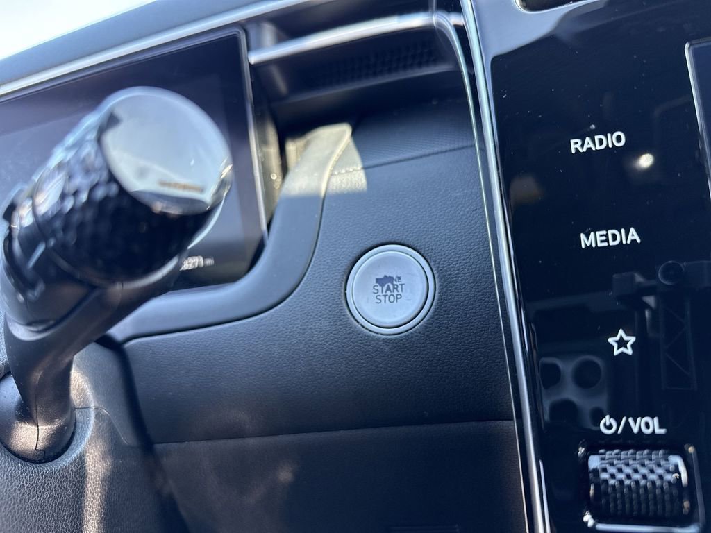 Used 2022 Hyundai Santa Cruz SEL Premium image 14