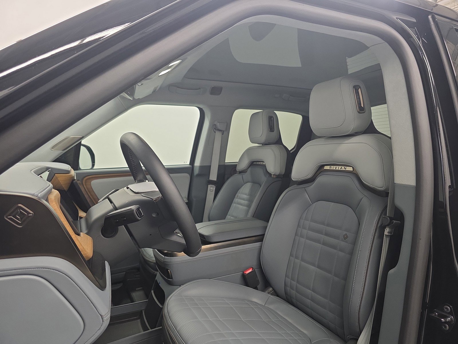 Used 2025 Rivian R1T Premium AWD/4WD image 20