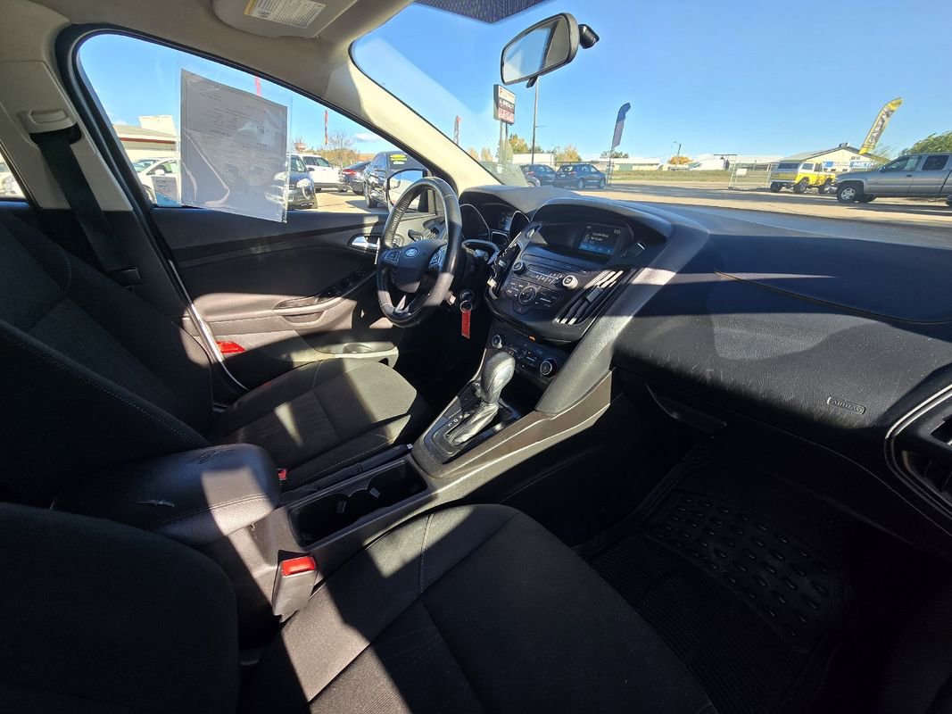 Used 2018 Ford Focus SE w/ Cold Weather Package image 17