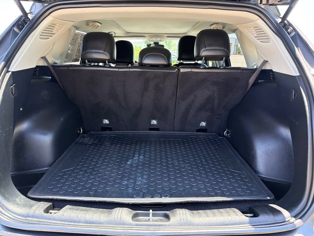 Used 2019 Jeep Compass Trailhawk w/ Leather Interior Group AWD/4WD image 16