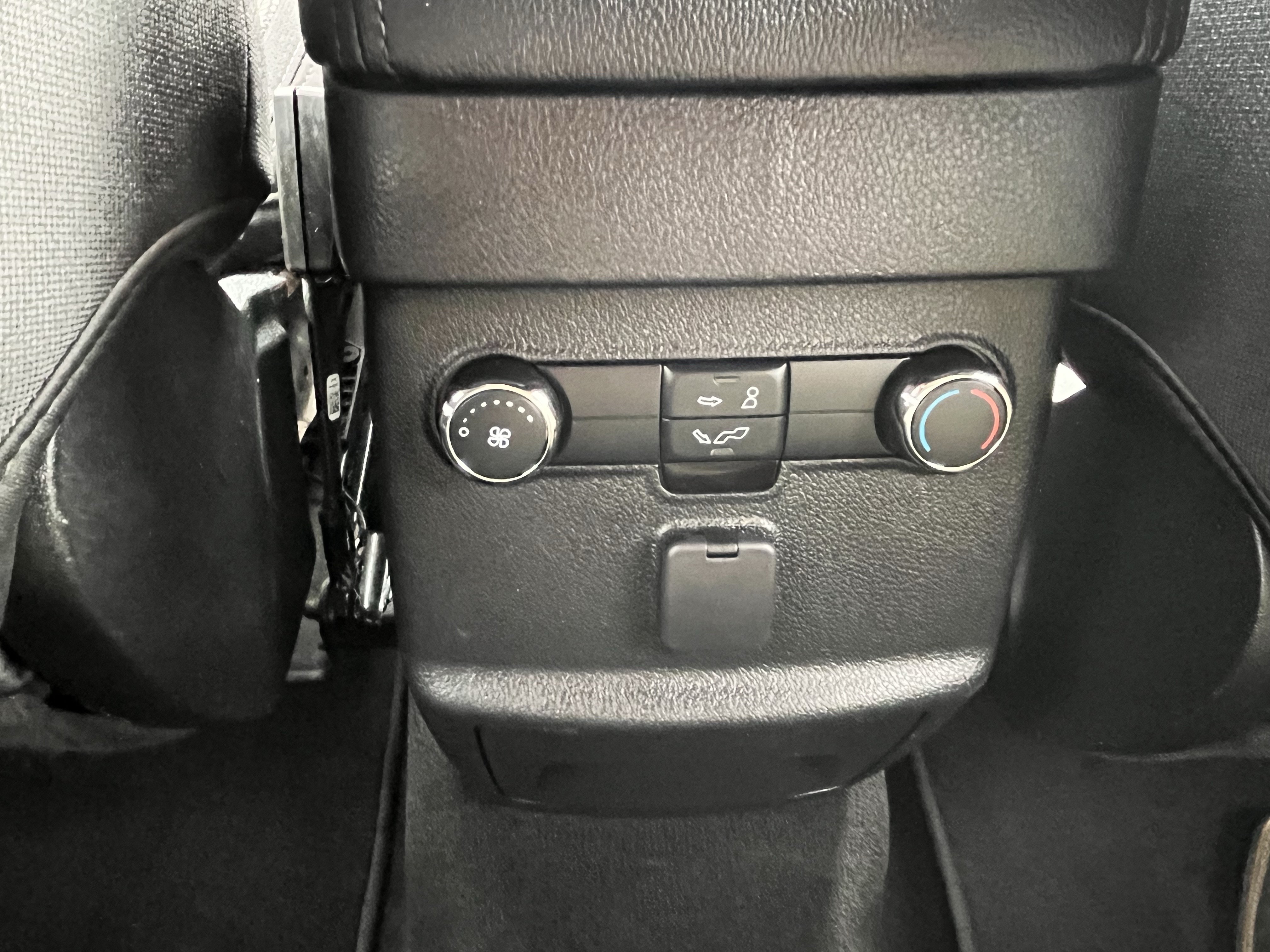 Used 2018 Ford Explorer XLT w/ Equipment Group 201A AWD/4WD image 19
