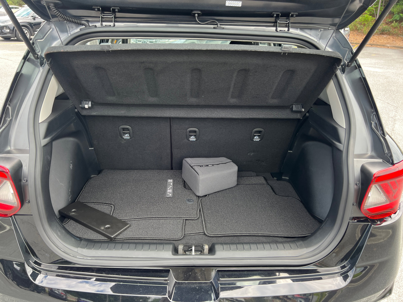 Certified 2022 Hyundai Venue SE FWD image 17