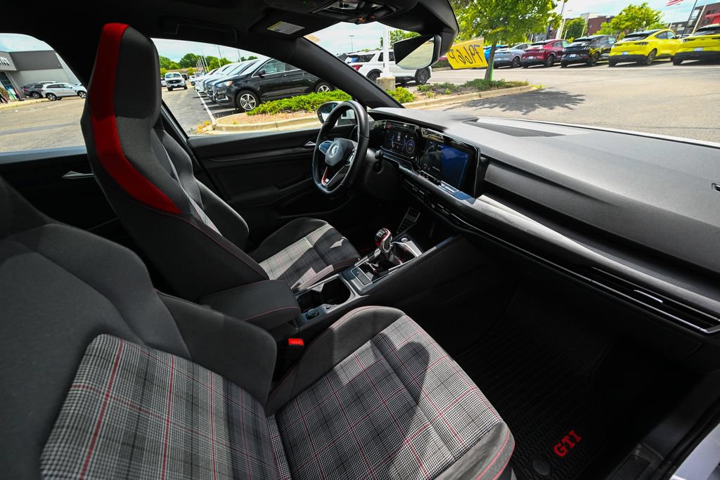 Used 2022 Volkswagen GTI SE FWD image 23