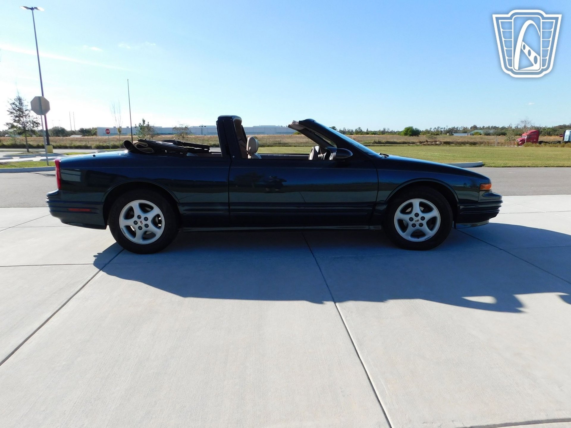 Used 1995 Oldsmobile Cutlass Supreme Convertible image 3