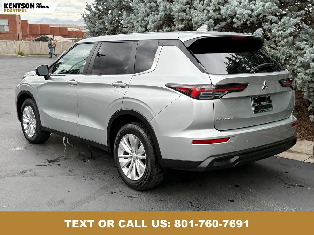 Used 2025 Mitsubishi Outlander ES image 6