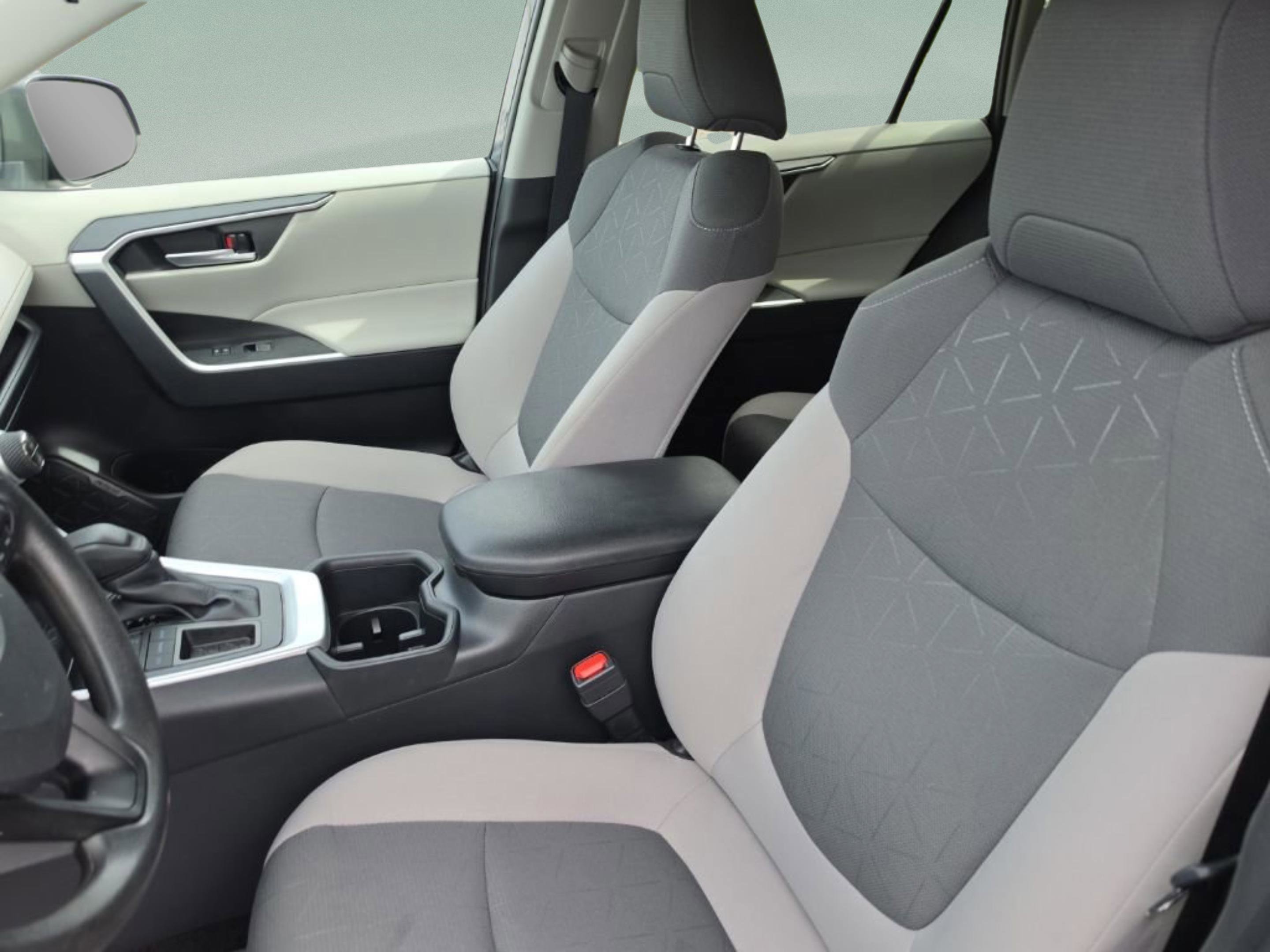 Used 2025 Toyota RAV4 XLE w/ Convenience Package FWD image 27