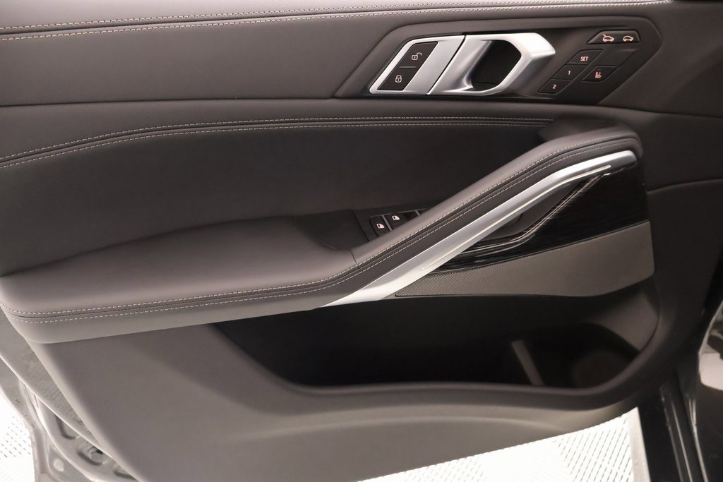 New 2026 BMW X6 xDrive40i w/ Climate Comfort Package image 18