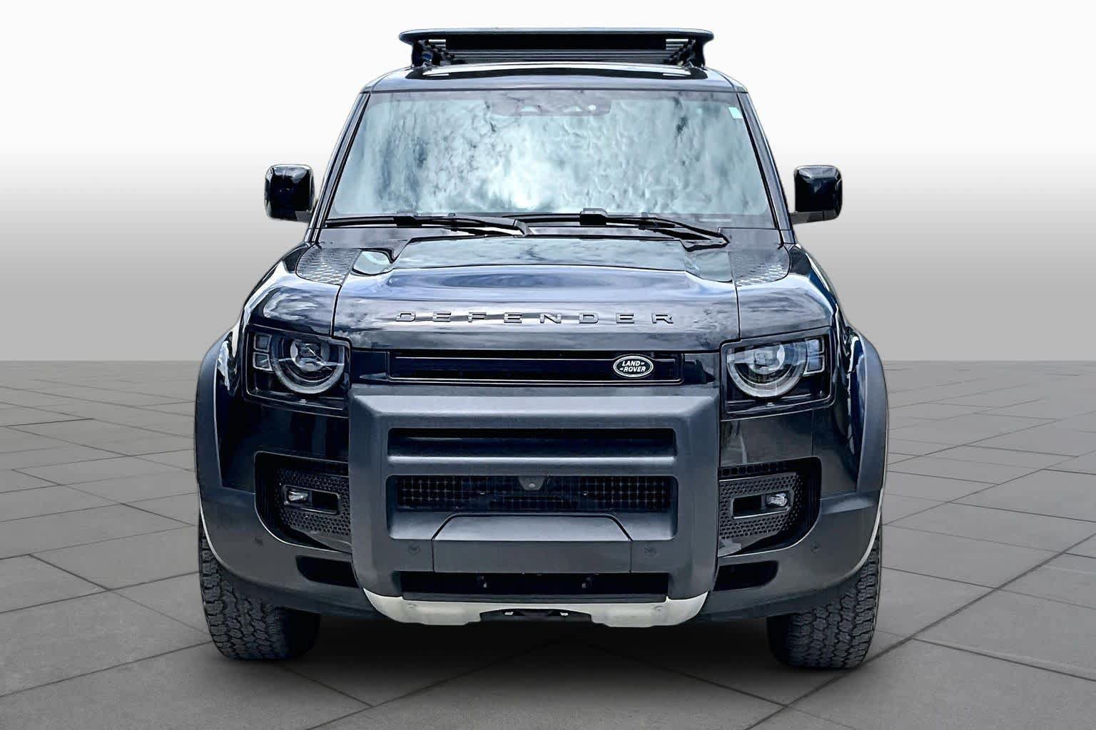 Used 2023 Land Rover Defender 130 SE AWD/4WD image 4