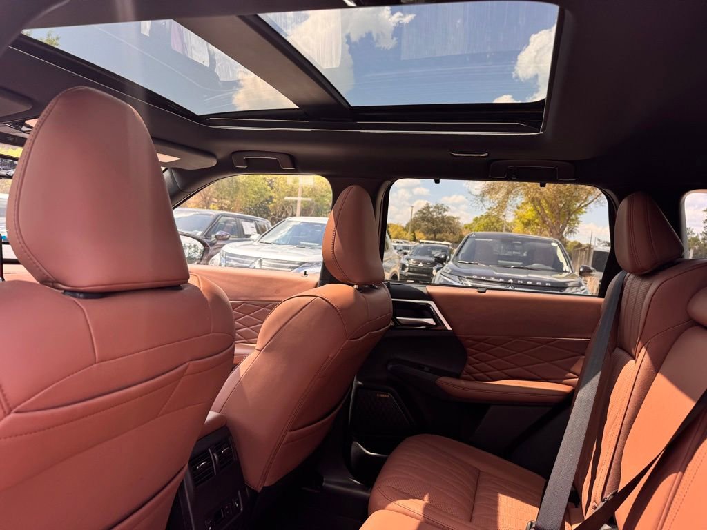 Used 2026 Mitsubishi Outlander SEL image 10