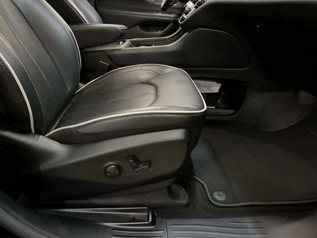 Used 2026 Chrysler Pacifica Limited FWD image 82