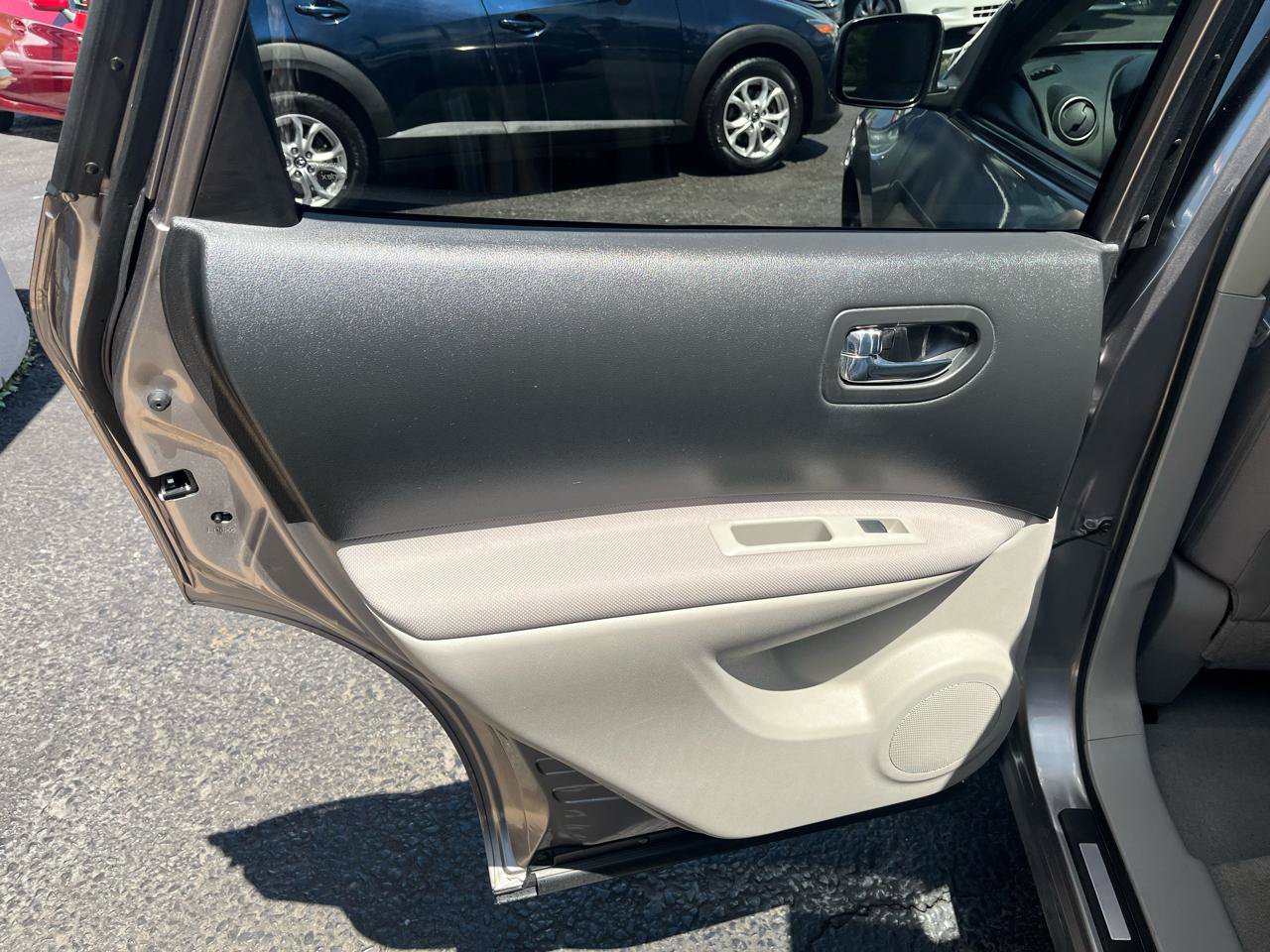 Used 2010 Nissan Rogue SL w/ Premium Pkg AWD/4WD image 27