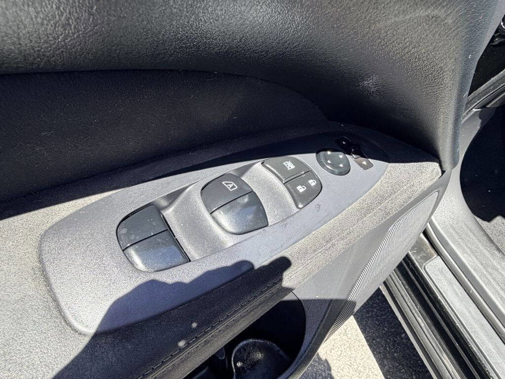 Used 2015 Nissan Pathfinder S AWD/4WD image 10