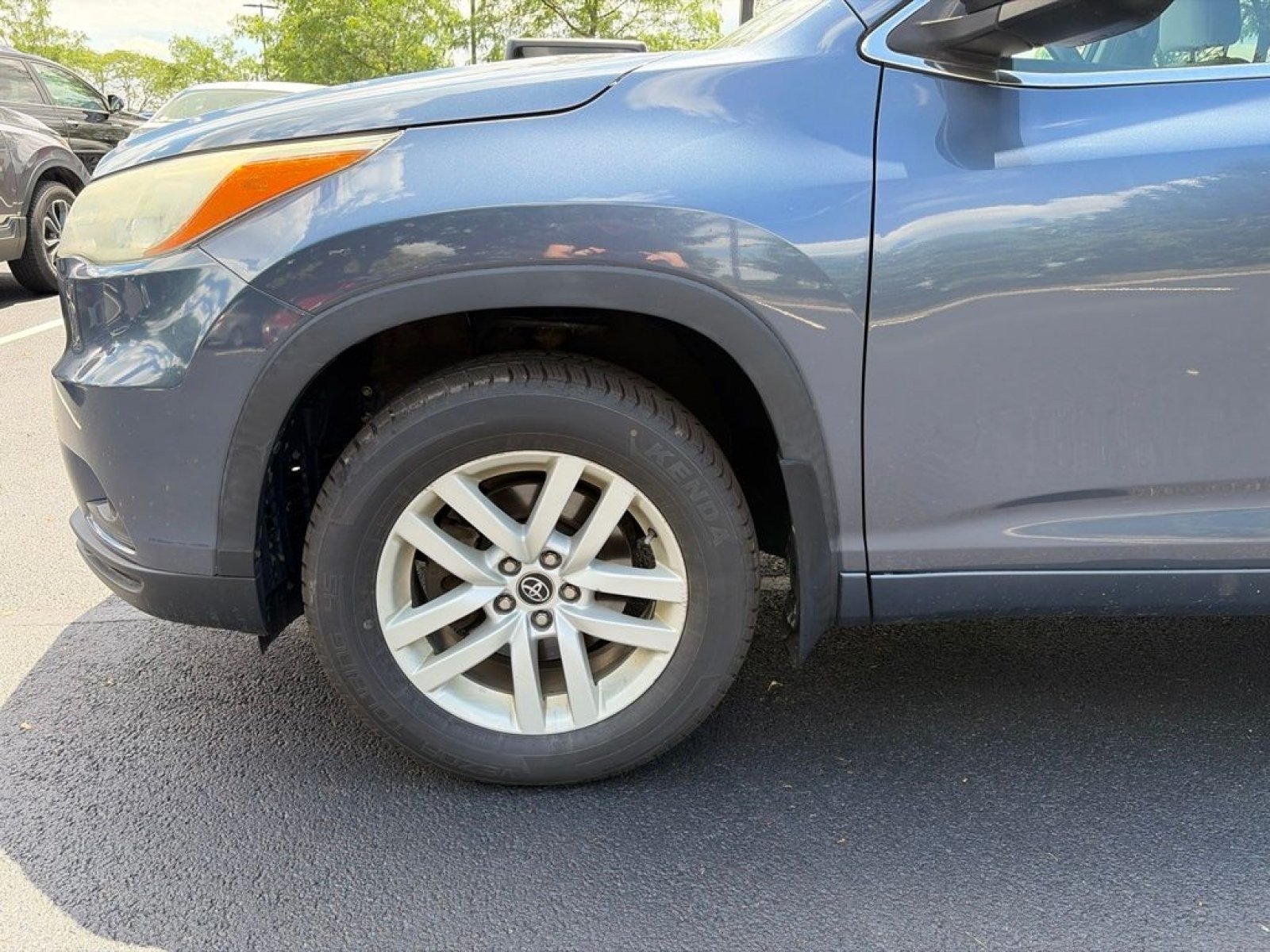 Used 2016 Toyota Highlander LE AWD/4WD image 10