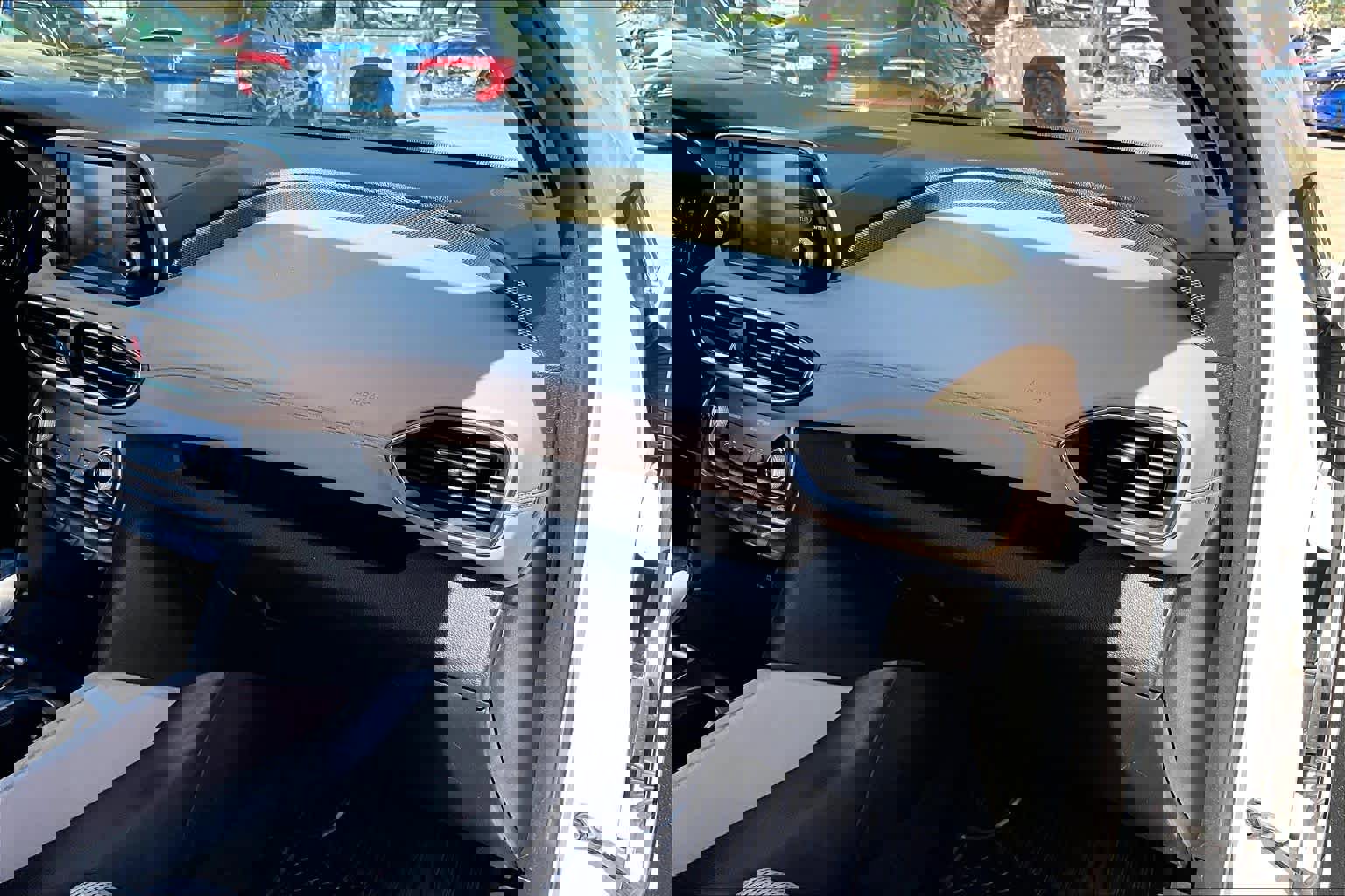 Used 2019 Hyundai Santa Fe SEL FWD image 18