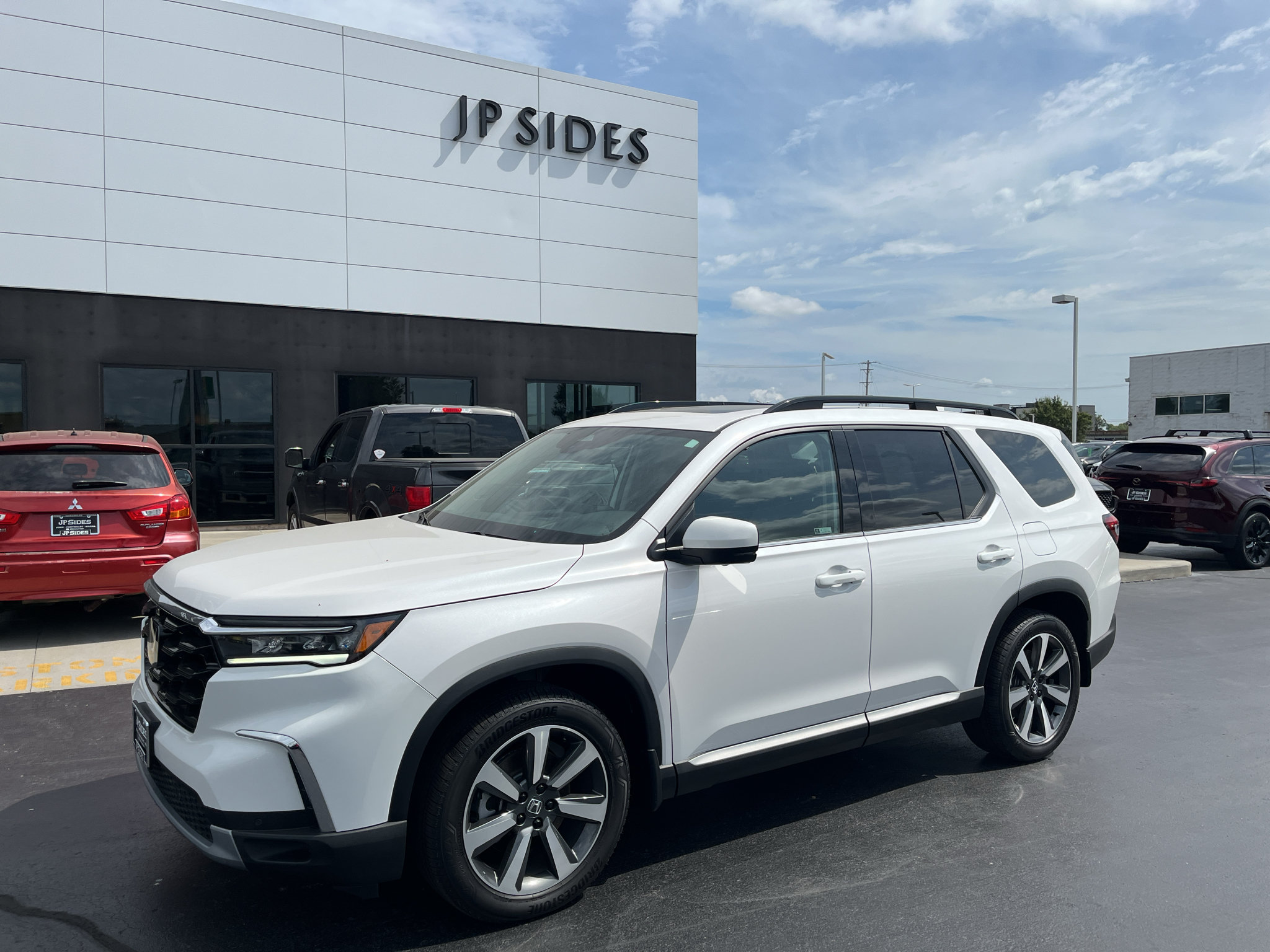 Used 2024 Honda Pilot Elite image 1