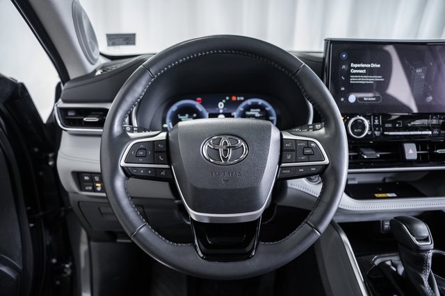 Used 2024 Toyota Highlander Platinum image 30