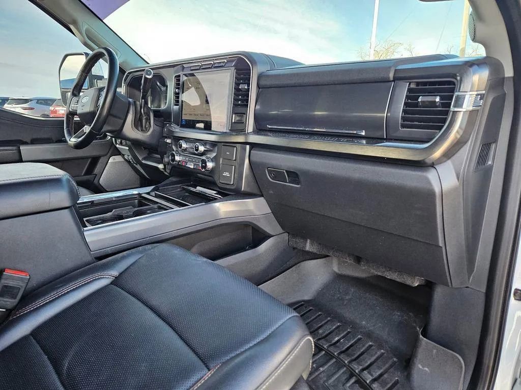 Used 2024 Ford F250 Lariat w/ Chrome Package image 34