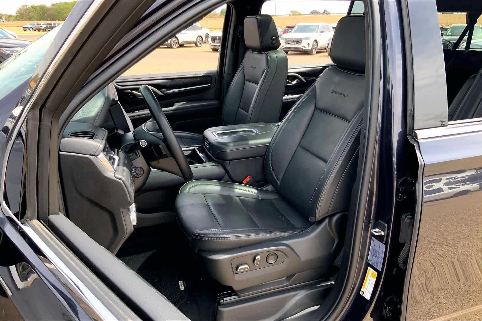 Used 2023 GMC Yukon XL Denali image 7