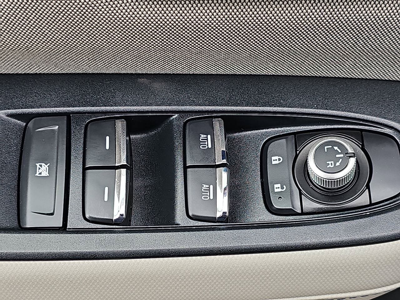 Certified 2025 Subaru Forester Premium AWD/4WD image 32