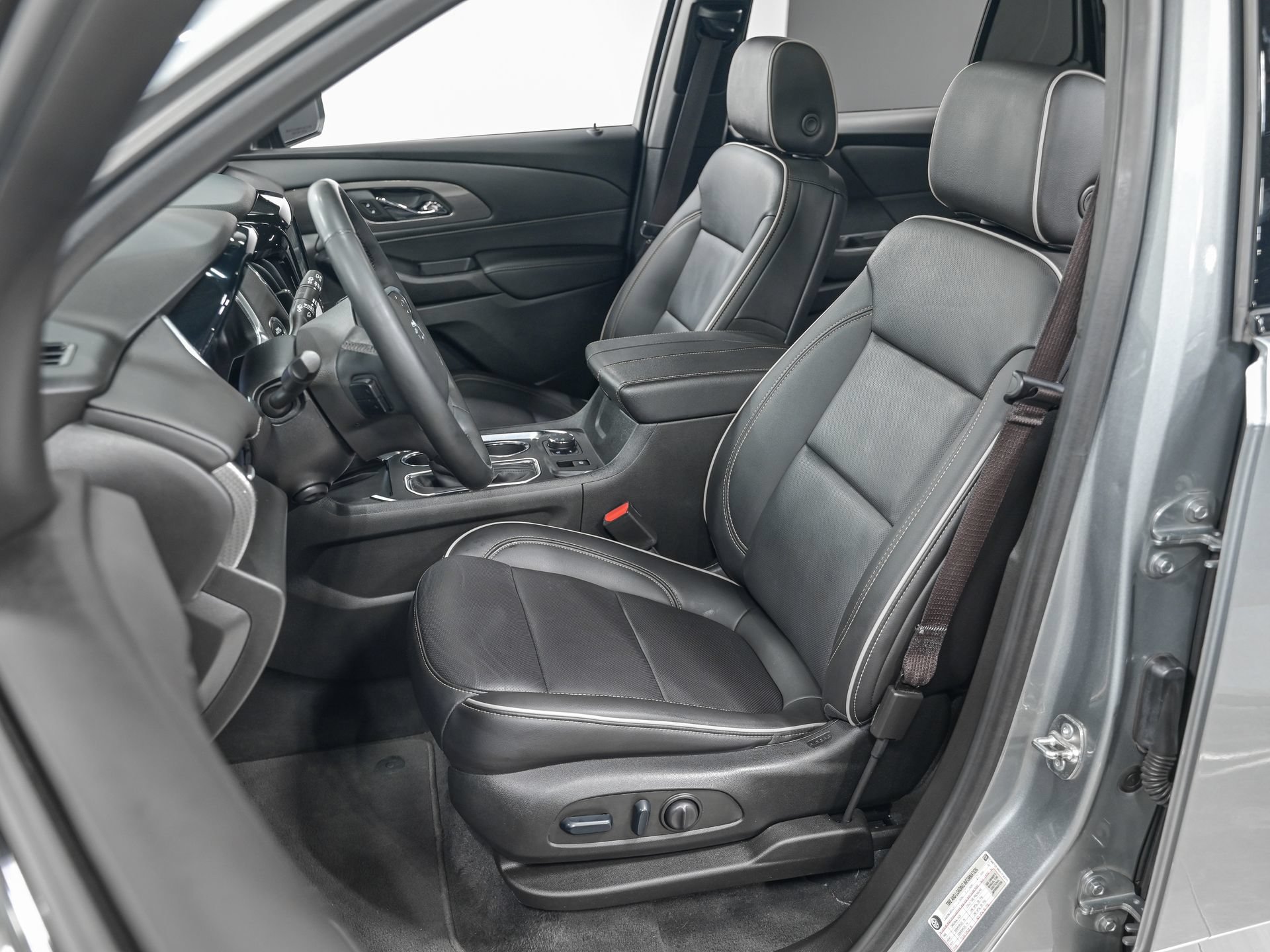 Used 2024 Chevrolet Traverse Premier w/ Redline Edition AWD/4WD image 16
