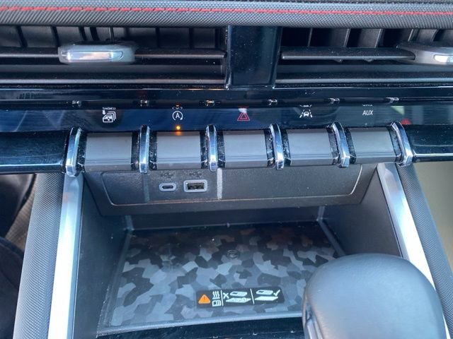 Used 2023 Chevrolet Colorado Z71 w/ Z71 Convenience Package 2 image 14