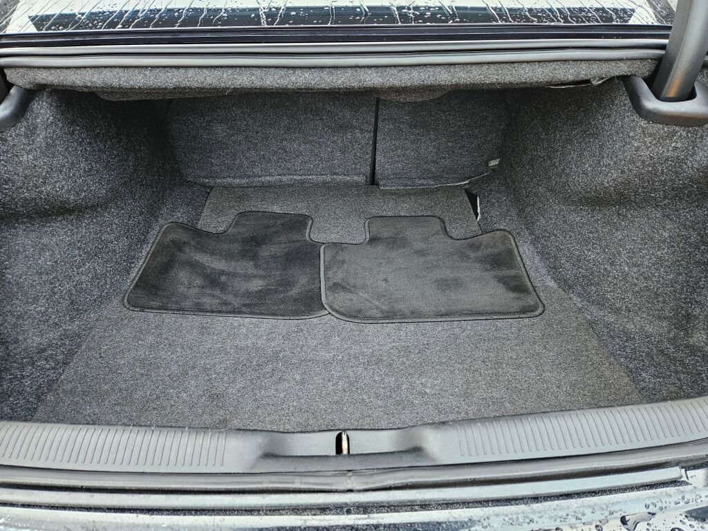 Used 2018 Dodge Charger SXT w/ Blacktop Package image 17