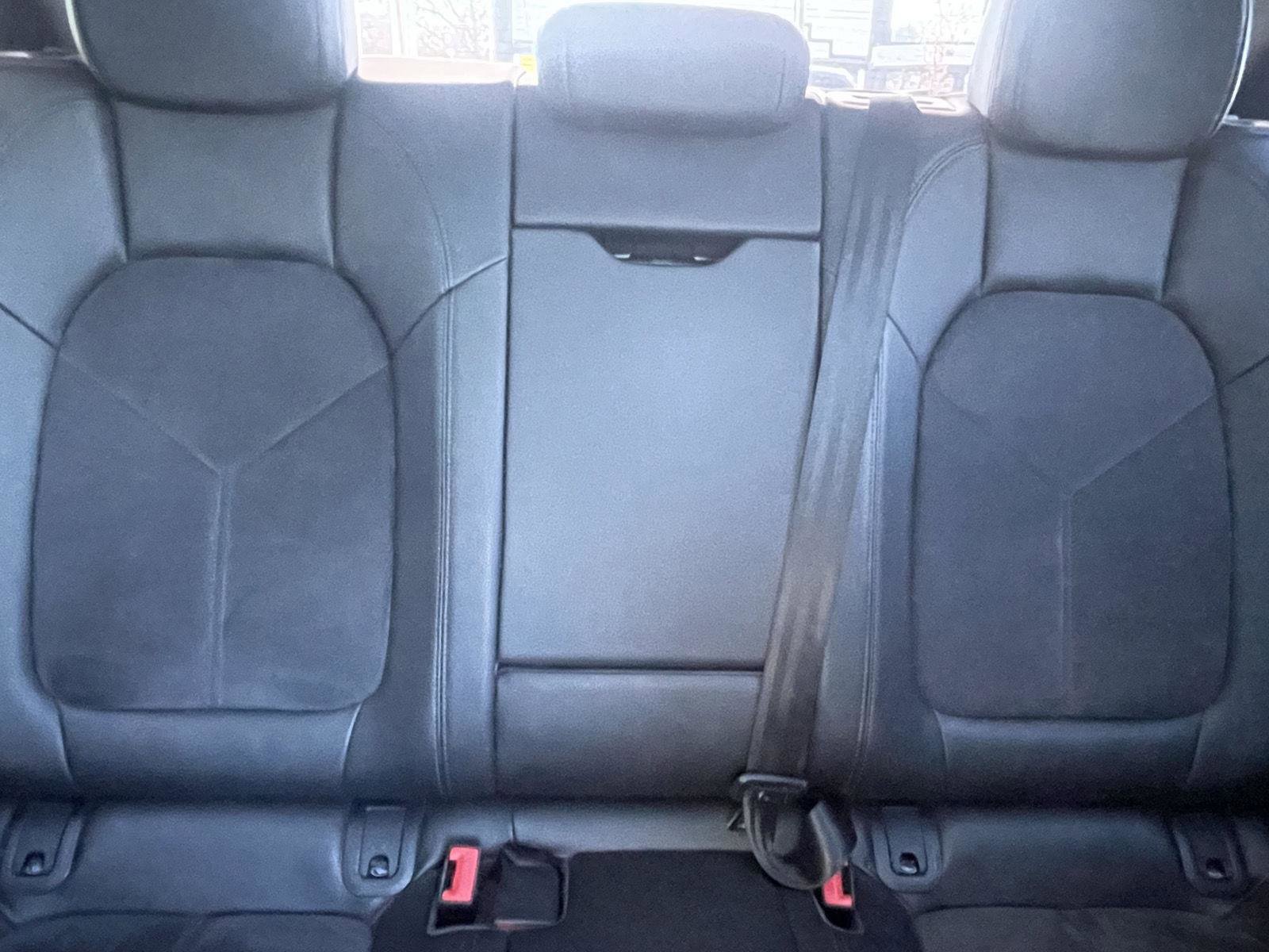 Used 2021 Porsche Macan image 22