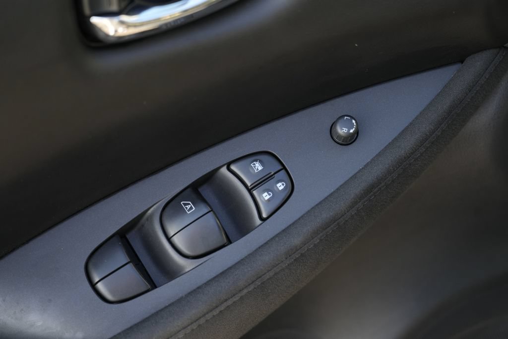 Used 2017 Nissan Leaf S w/ Charge Package FWD image 19