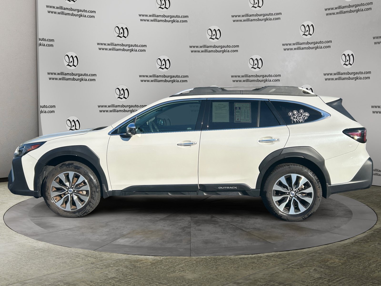Used 2025 Subaru Outback Touring w/ Popular Package #2 AWD/4WD image 2
