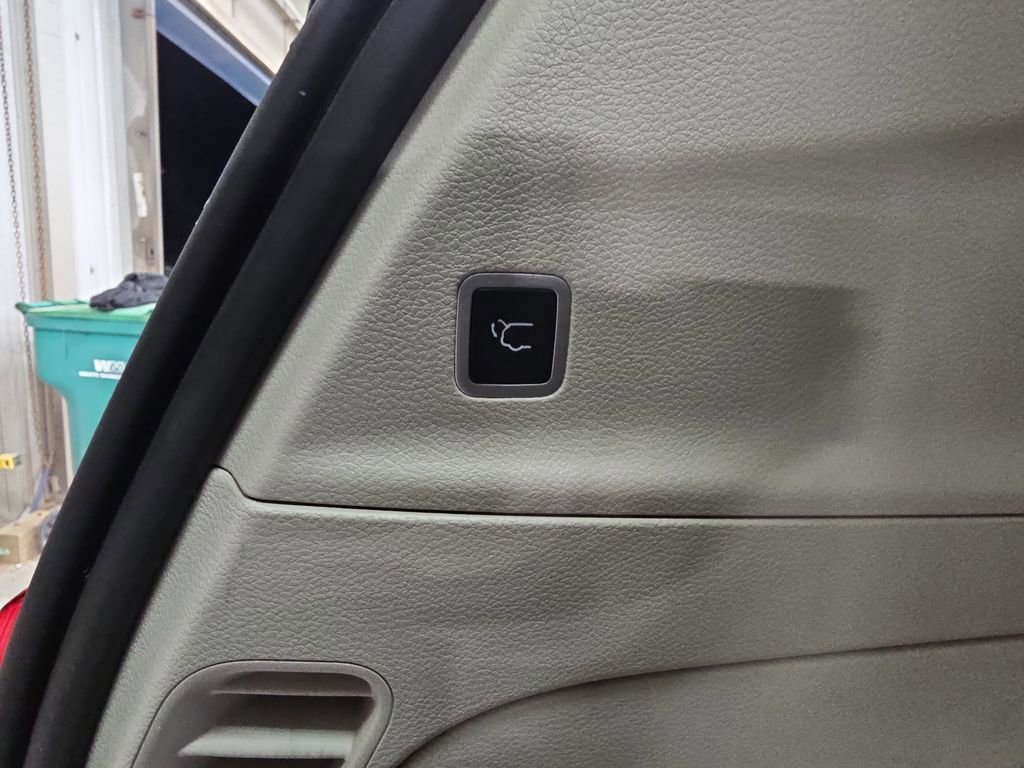 Used 2024 Chrysler Pacifica Touring-L image 13