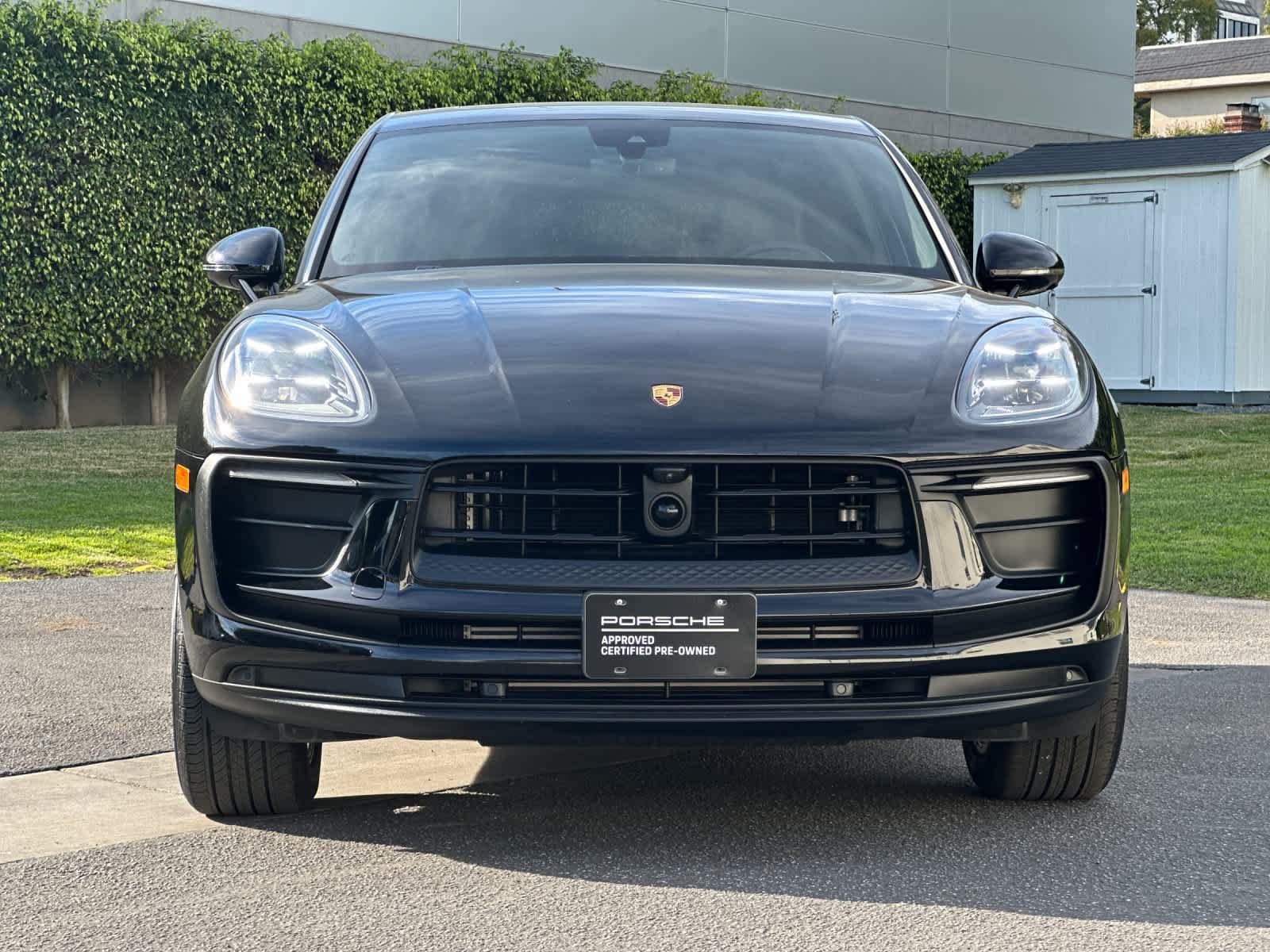 Certified 2025 Porsche Macan AWD/4WD image 11