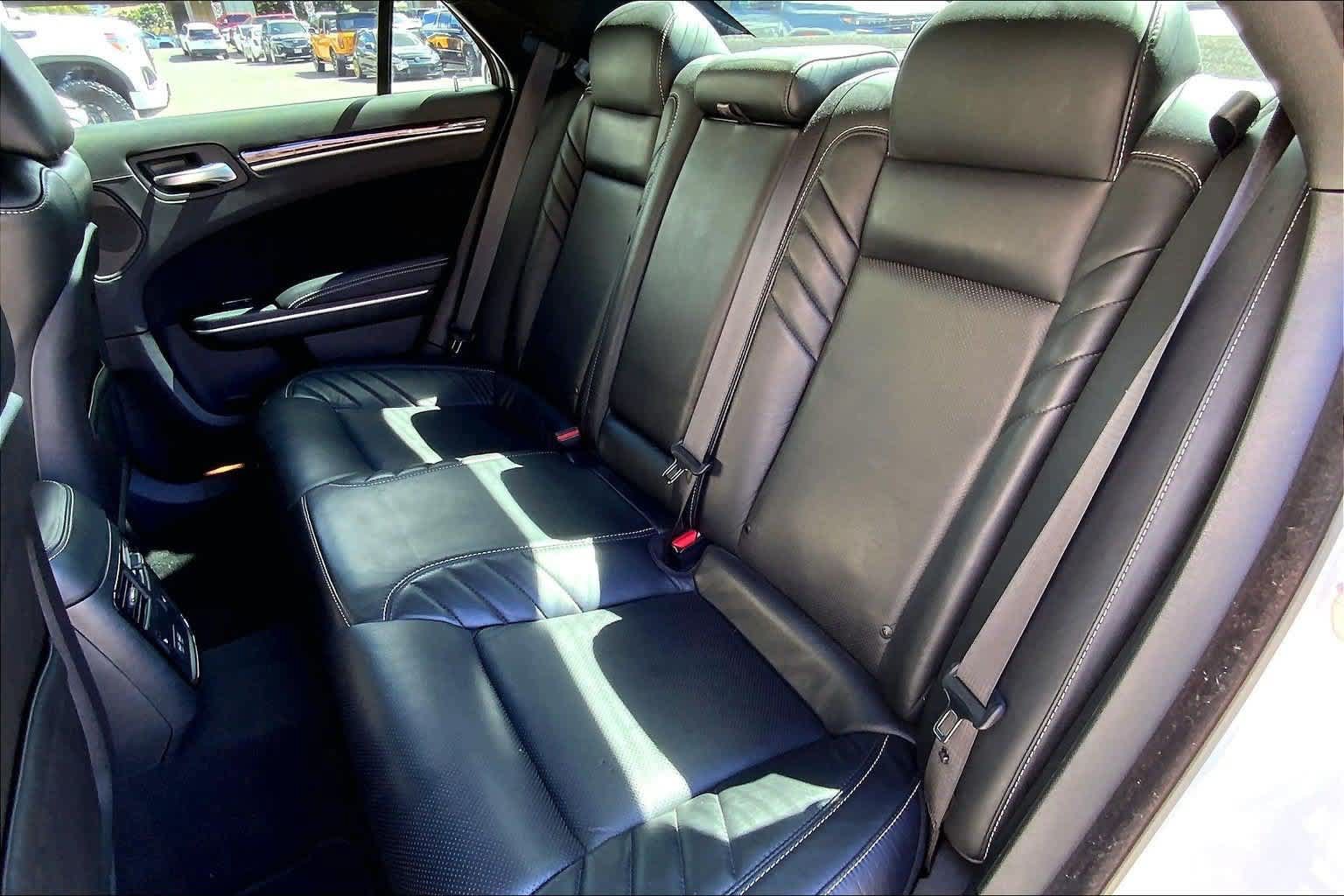 Used 2023 Chrysler 300 C RWD image 10