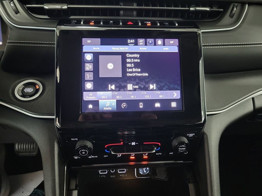 Used 2024 Jeep Grand Cherokee Laredo X image 6