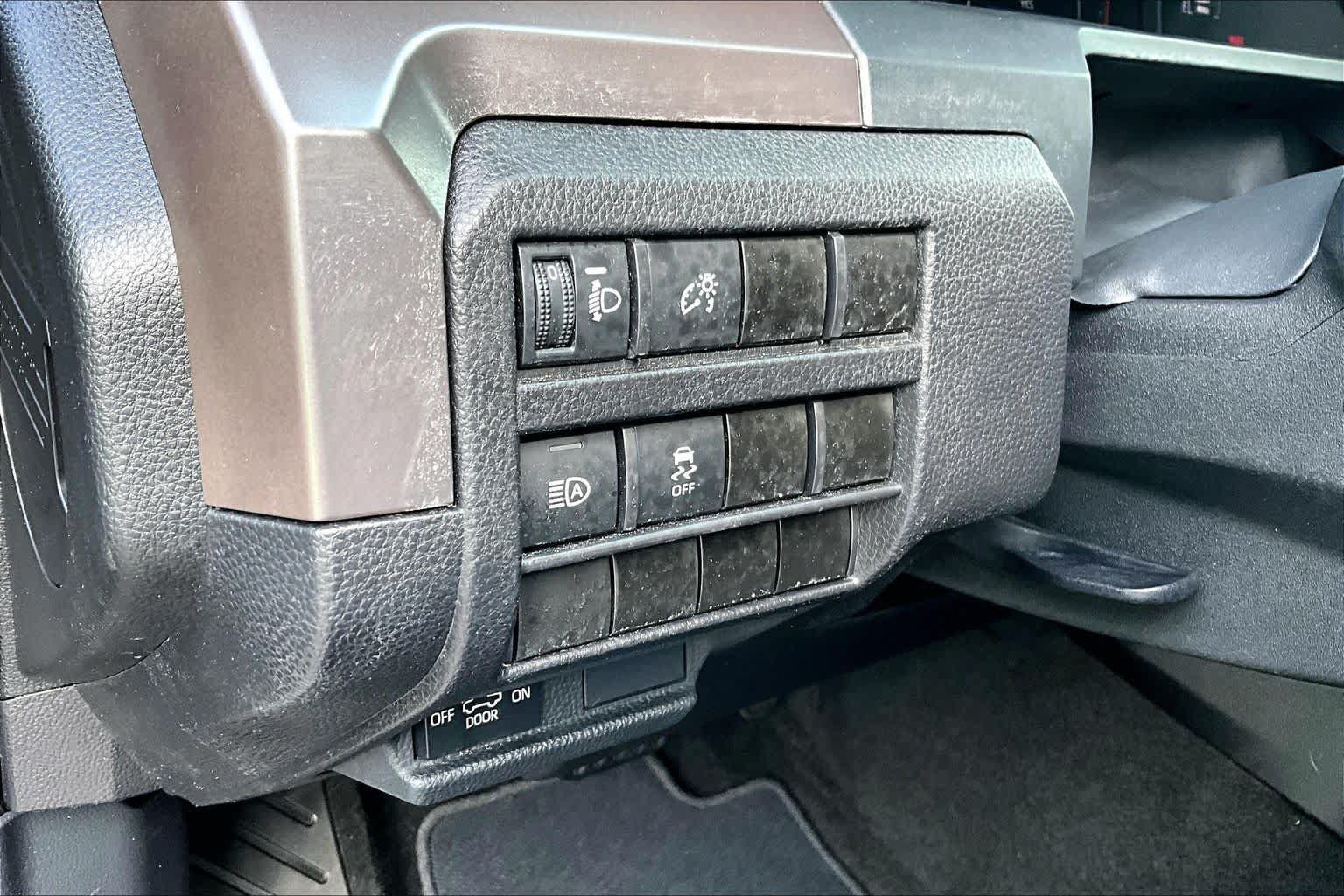 Certified 2024 Toyota Tacoma SR5 AWD/4WD image 32