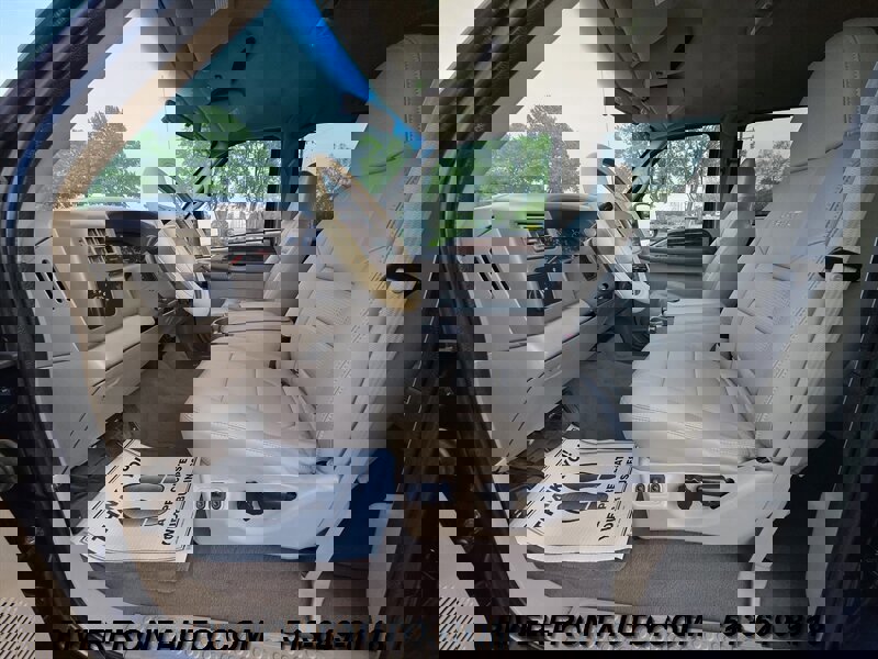 Used 2001 Ford F350 Lariat image 2