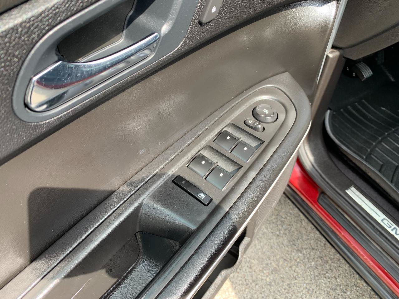 Used 2011 GMC Acadia SLT FWD image 10