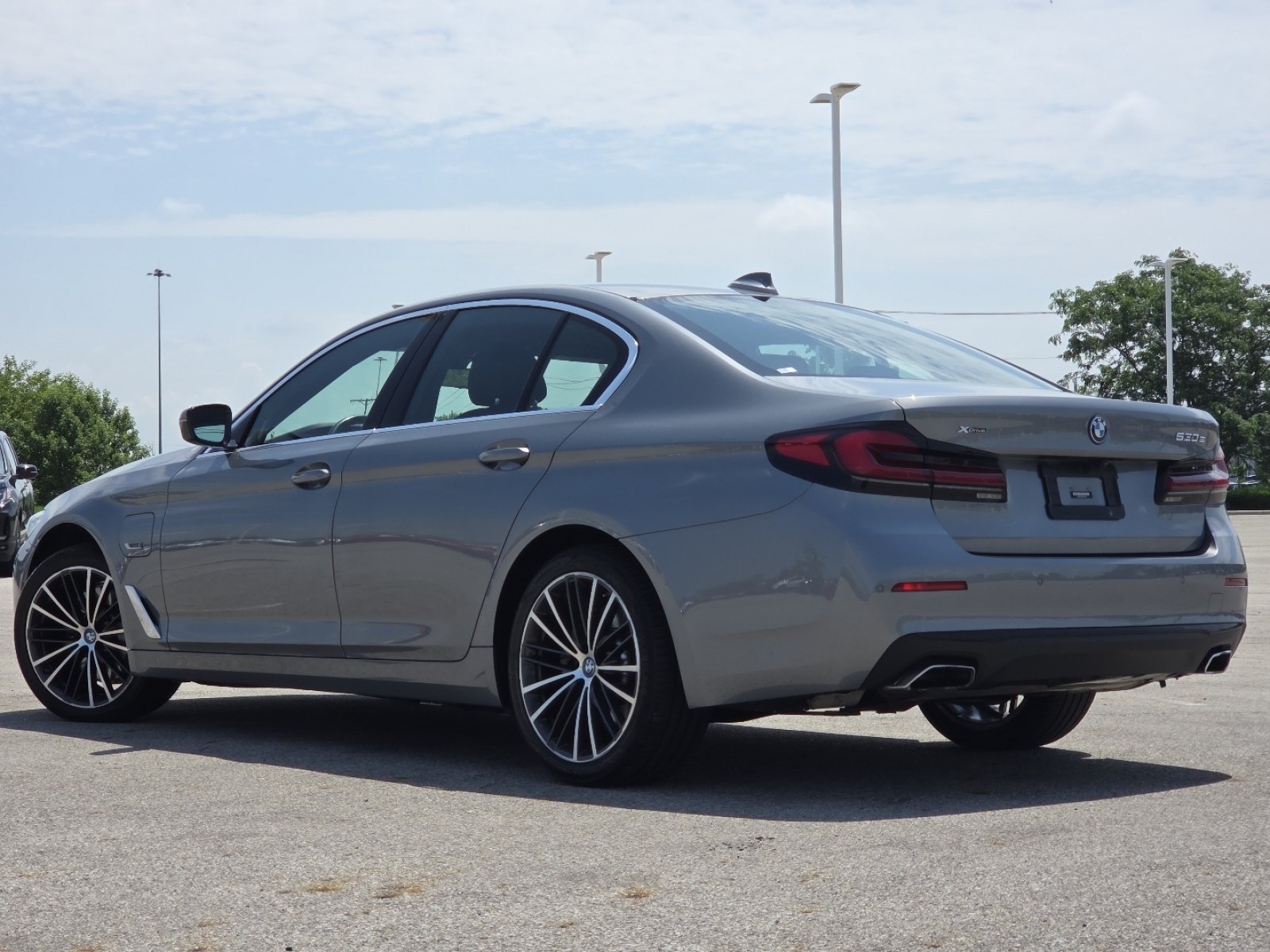 Used 2023 BMW 530e xDrive AWD/4WD image 16