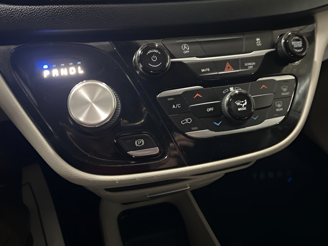 Used 2021 Chrysler Voyager Lxi FWD image 24