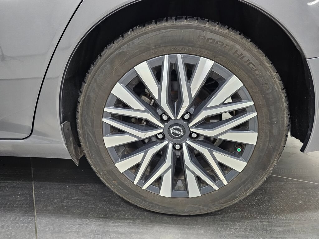 Used 2024 Nissan Altima 2.5 SV FWD image 9