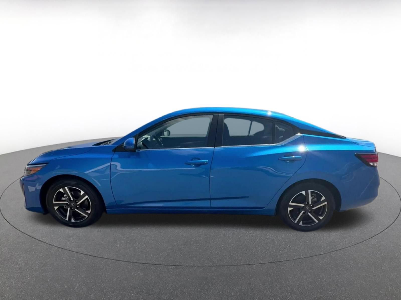Used 2025 Nissan Sentra SV FWD image 9