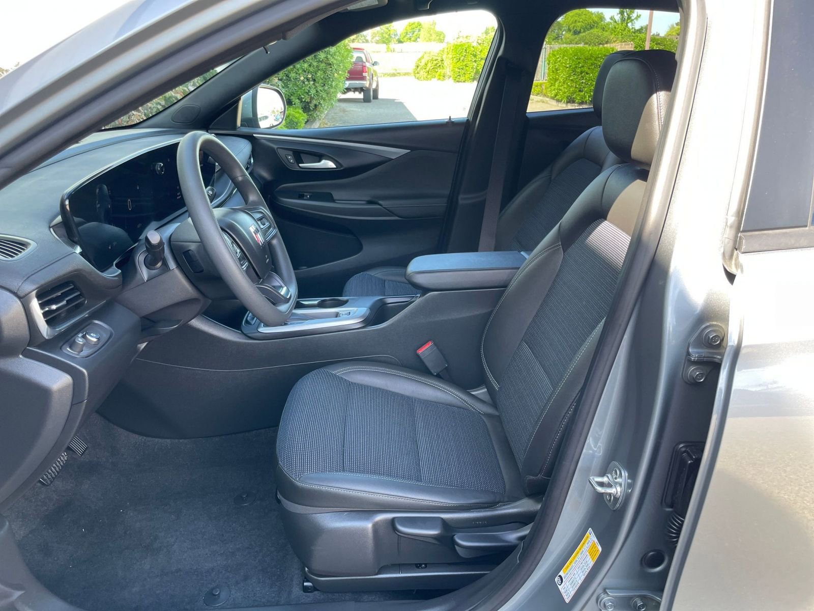 Used 2025 Buick Envista Preferred image 27