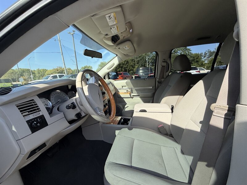 Used 2007 Chrysler Aspen Limited RWD image 17