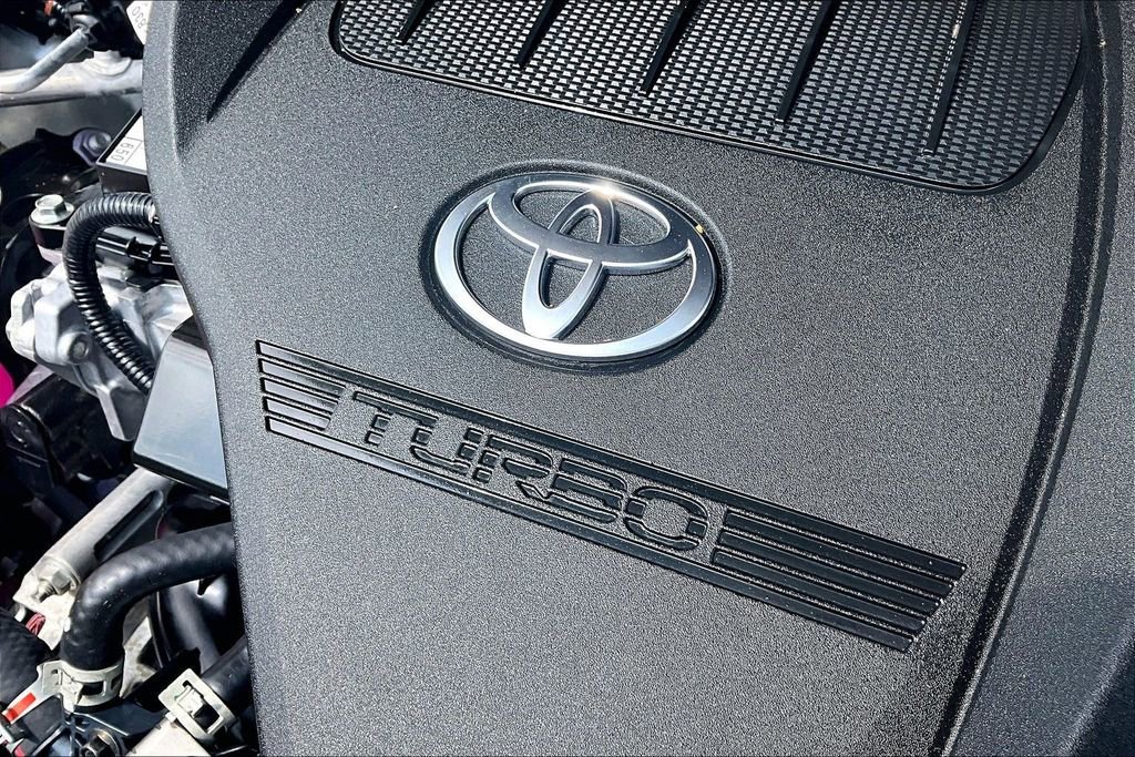 Used 2023 Toyota Highlander XLE image 31