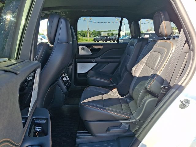 Certified 2025 Lincoln Aviator Black Label AWD/4WD image 10