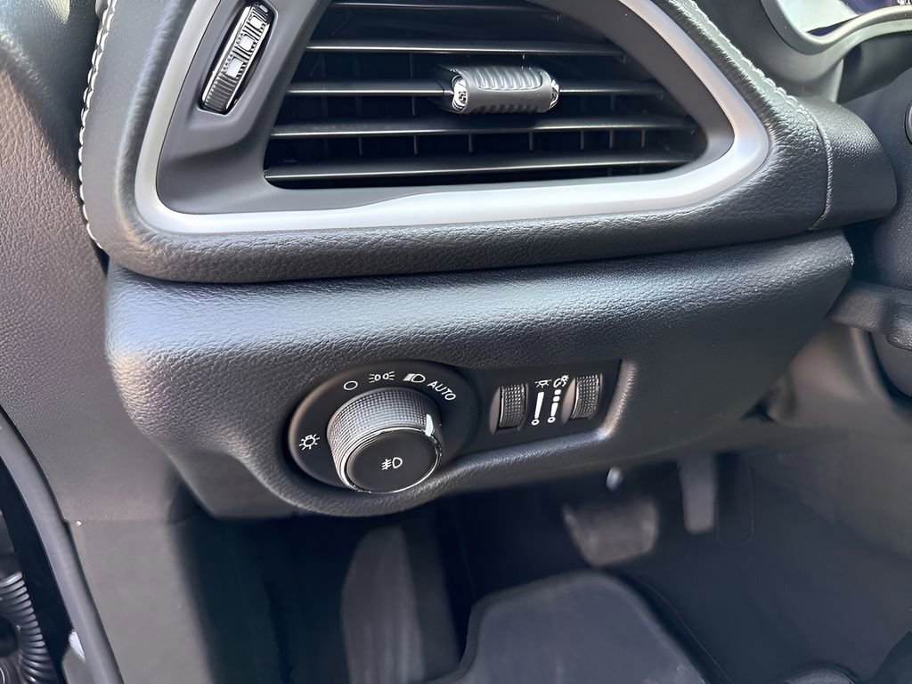 New 2025 Chrysler Pacifica Select AWD/4WD image 22