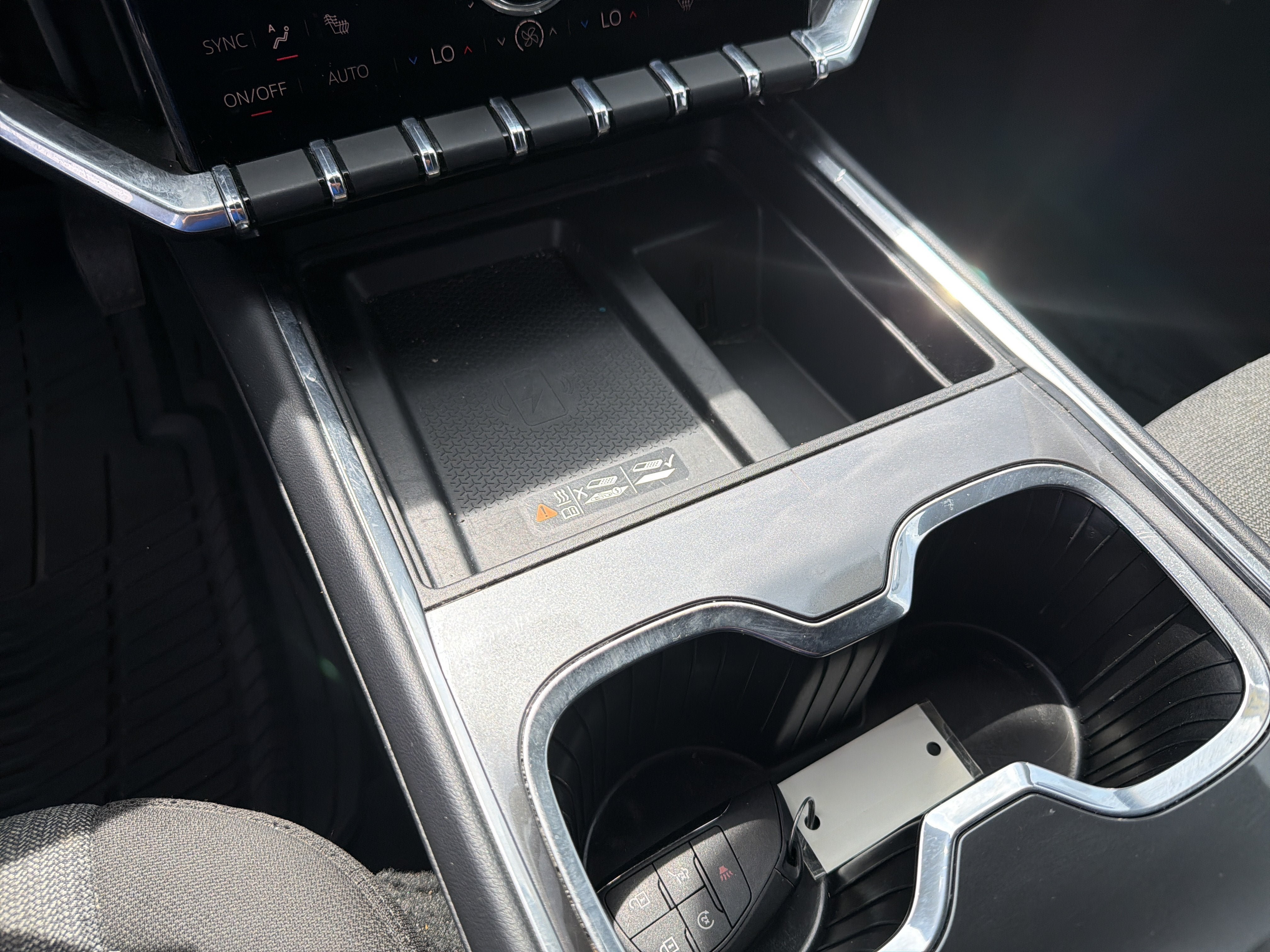Used 2025 GMC Acadia Elevation FWD image 31